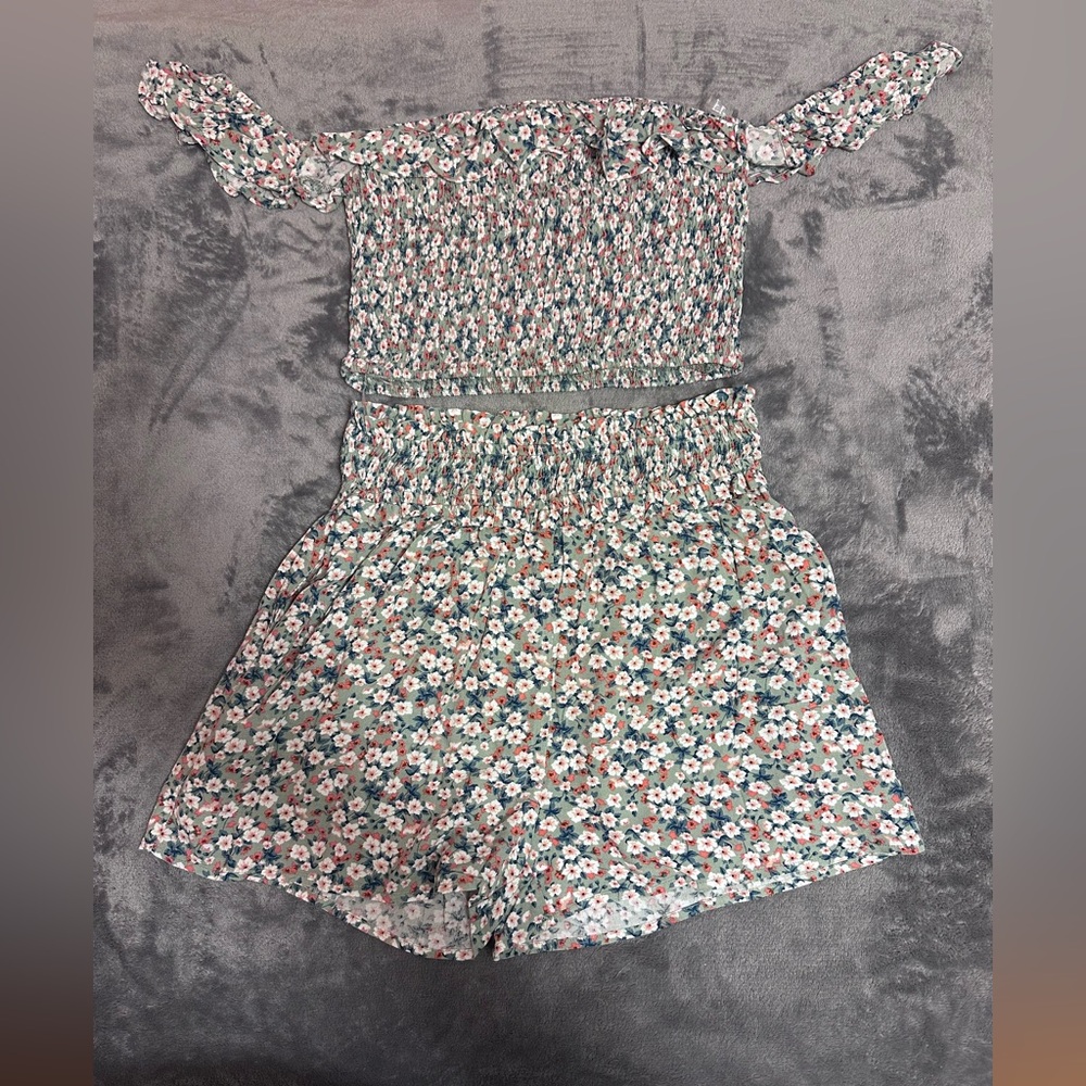 ILLA ILLA Medium Orange, White and Green 2-Piece Short Set. PTP 13-15”